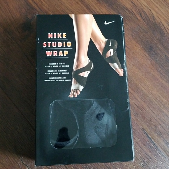 nike studio wrap 4